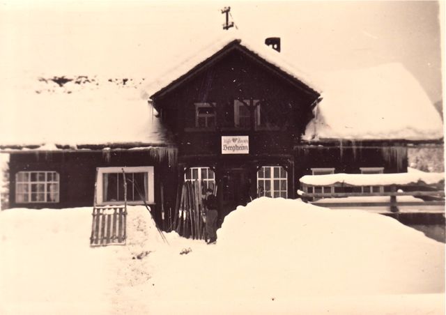 Geheim van het rijke Zwitserland onthuld: ski's maken van gewone palletten en dan duur doorverkopen of verhuren. 